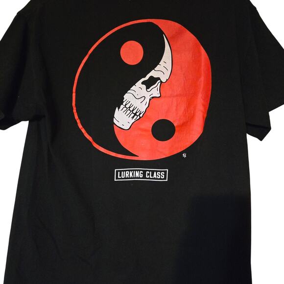 Lurking Class Unisex Sz M Yin Yang Skull Black Red Graphic Tee Punk Goth Skater - Picture 3 of 8